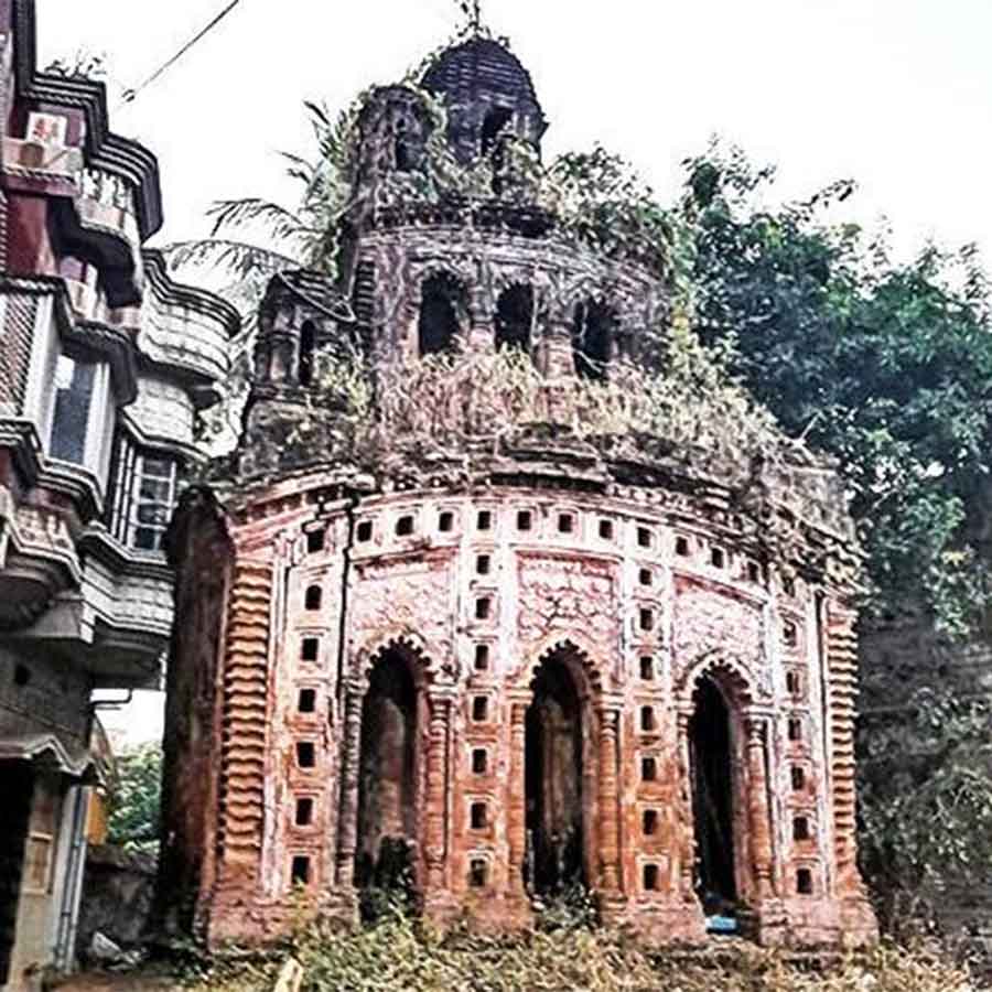 There are several ancients temples and construction in Bishnupur that still need ecognition