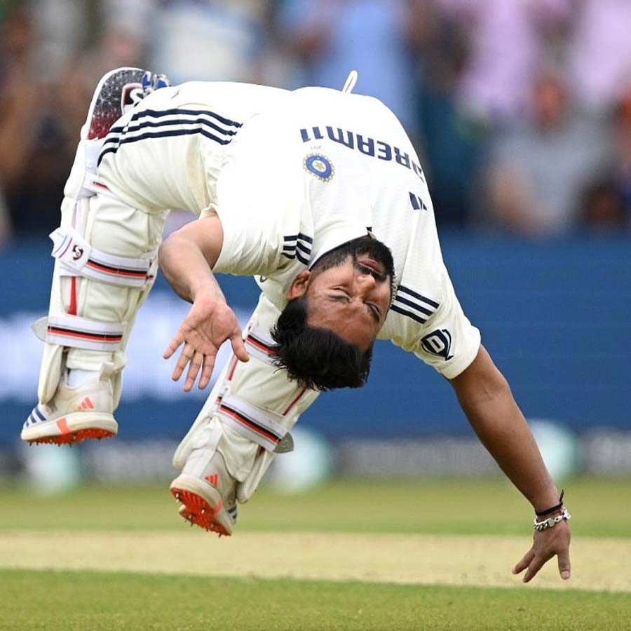 Statistical comparison between Mahendra Singh Dhoni and Rishabh Pant