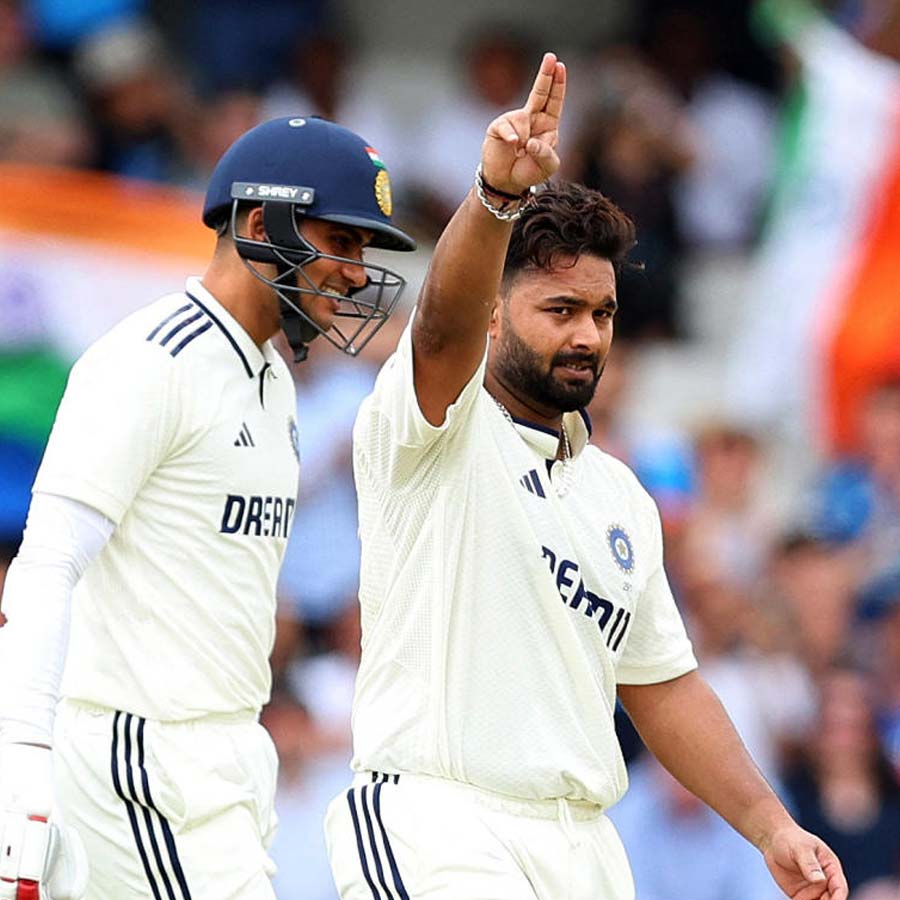 Statistical comparison between Mahendra Singh Dhoni and Rishabh Pant