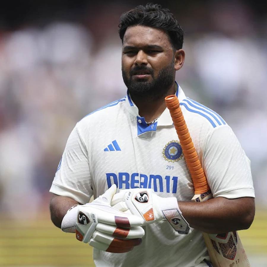 Statistical comparison between Mahendra Singh Dhoni and Rishabh Pant