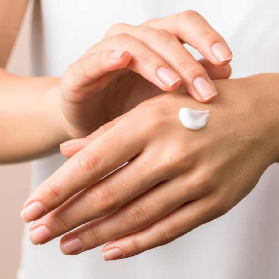 A DIY mask can help you get rid of hand wrinkles dgtl