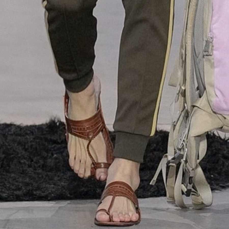 প্রাদা-র কোলাপুরি চপ্পল। 