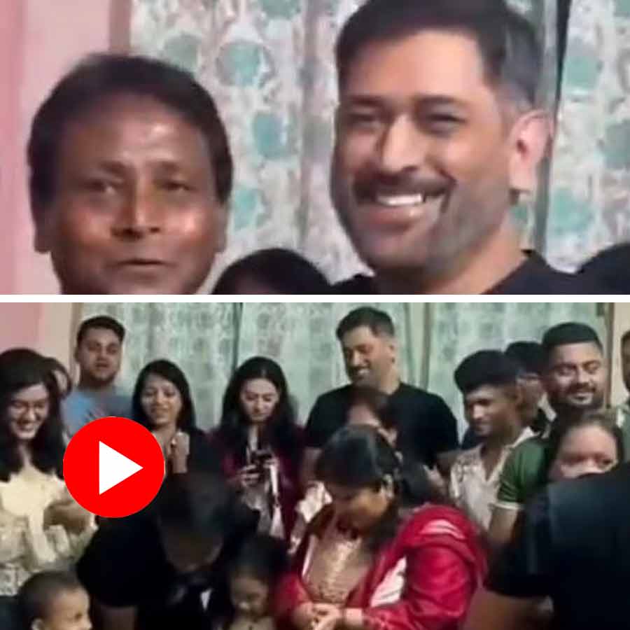 MS Dhoni spotted at a cake-cutting ceremony