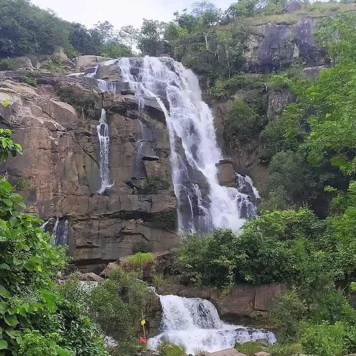 রাঁচির কাছে সীতা ঝর্নাও রাখতে পারেন বর্ষায় ভ্রমণের তালিকায়।