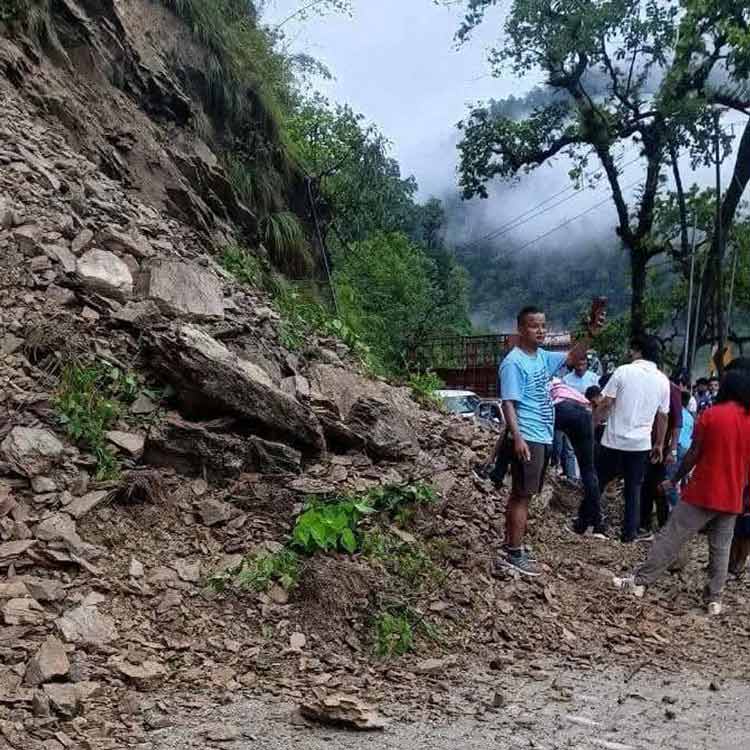 Heavy rain in North Bengal, water level of Mahananda, Teesta and several rivers rises, landslide at many places on National Highway dgtld