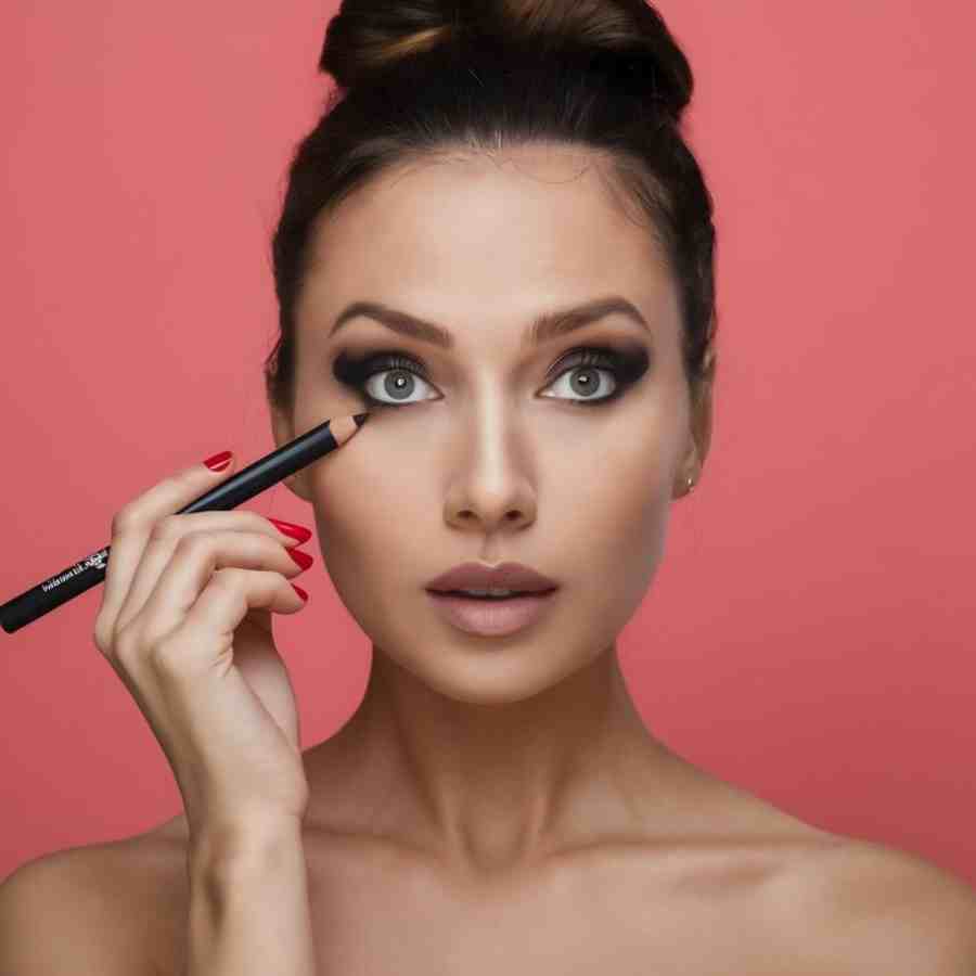 How to choose right Kajal for Eyes