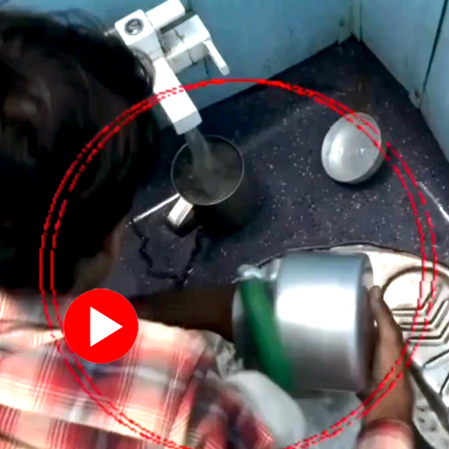 Video shows man washing tea kettle in washroom of a train