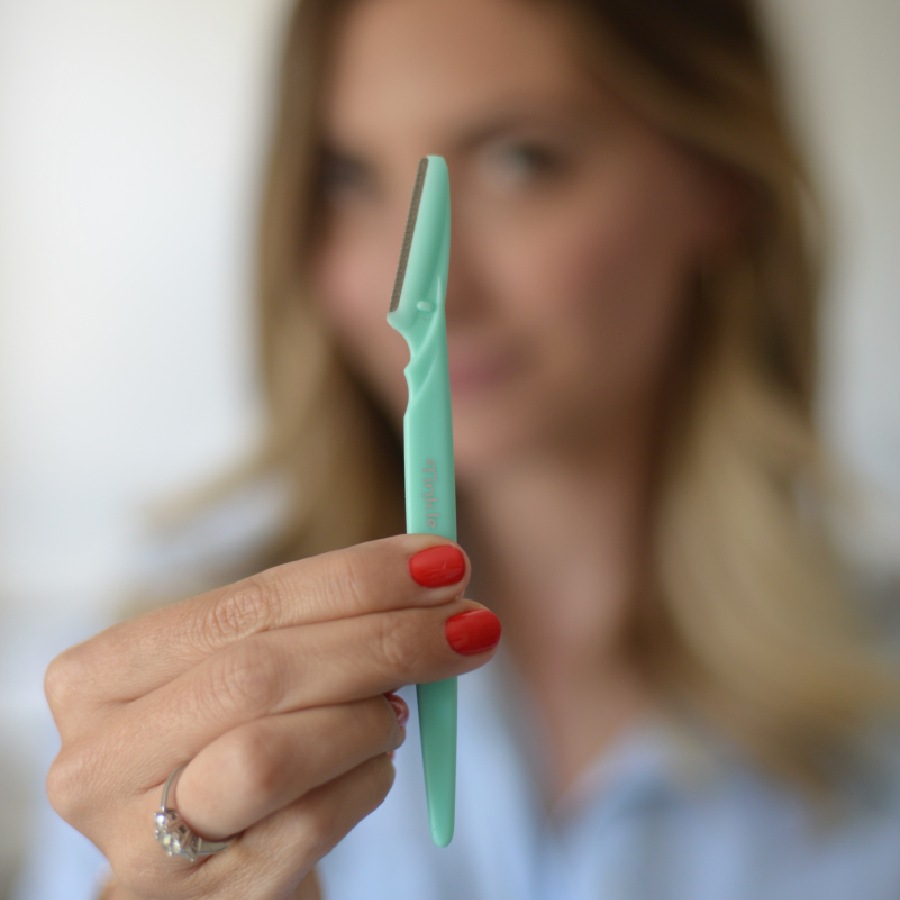How to safely remove facial baby hair with razor at home