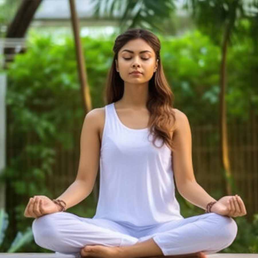 Mumbai Nutritionist Rujuta Diwekar tips about yoga mistakes dgtl