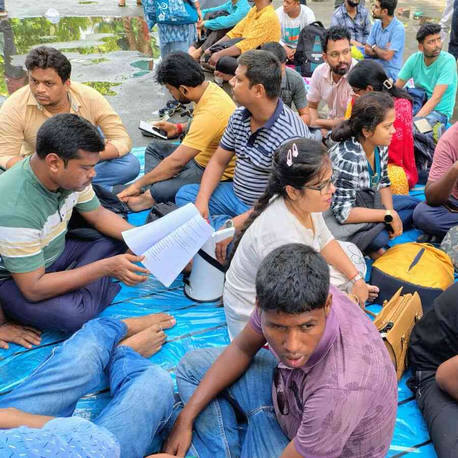 Rift in West Bengal Jobless teachers and non teaching staffs on call of Nabanna Abhijan dgtl
