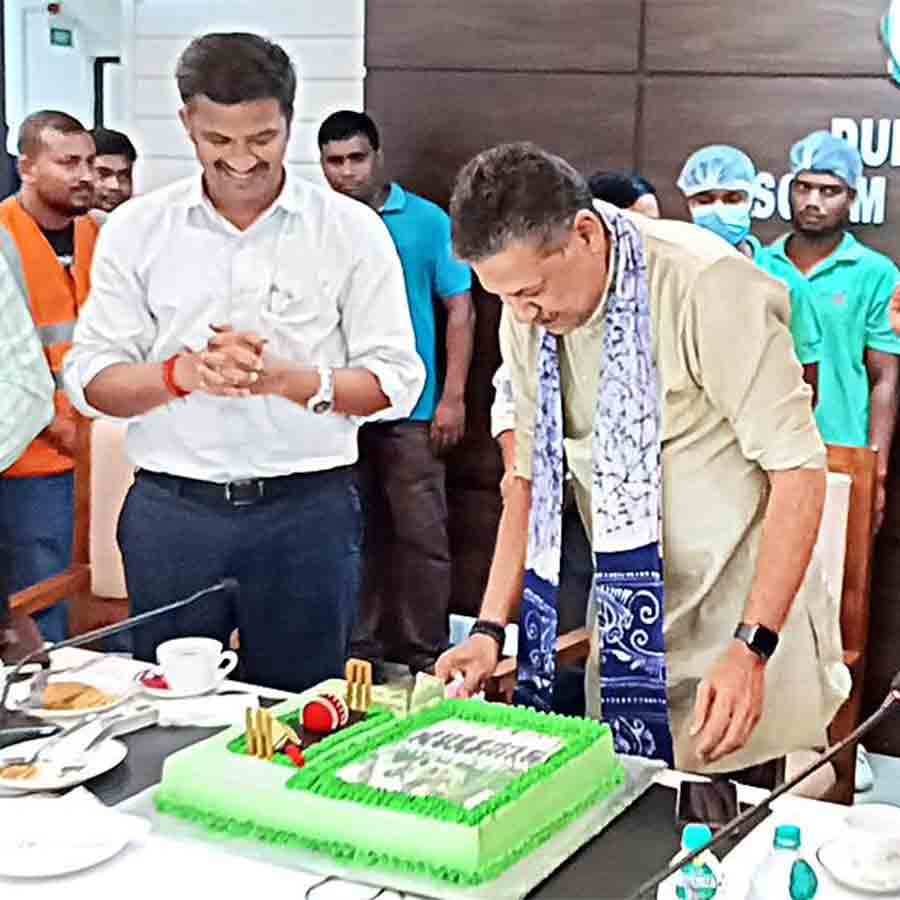 Kirti Azad contacted Kapil Dev from his office at Bardahaman