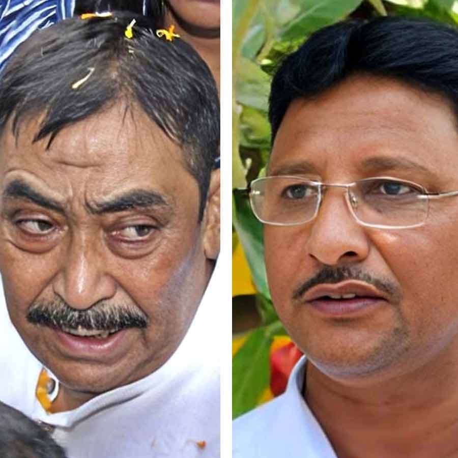 TMC ledership orders Birbhum core committee to keep mum to tackle Anubrata Mandal and Kajal Sheikh clash
