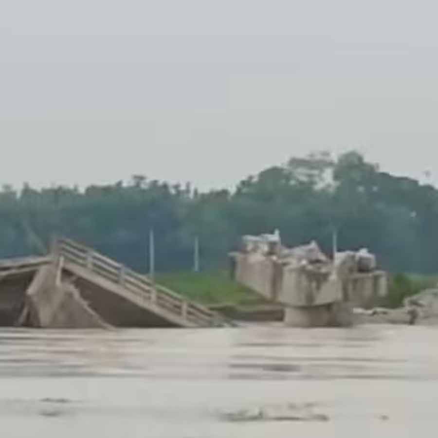 Bridge collapsed in Bihar dgtl