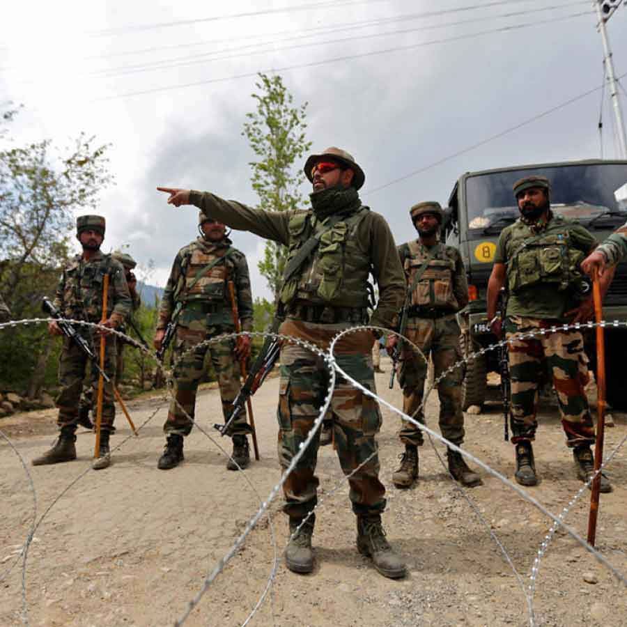 Two killed in gunfight with security forces along LoC in Jammu & Kashmir's Kupwara dgtl
