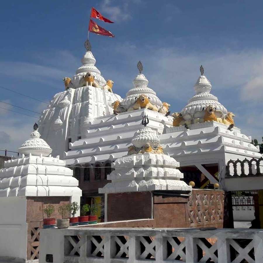 খিদিরপুরের জগন্নাথ মন্দির তৈরি হয়েছে পুরীর মন্দিরের আদলে।