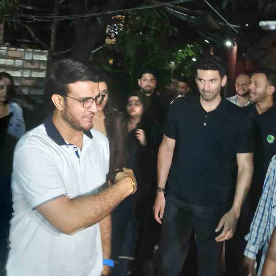 Sara Ali khan and Aditya Roy Kapoor attend dinner at Sourav Ganguly's house dgtl