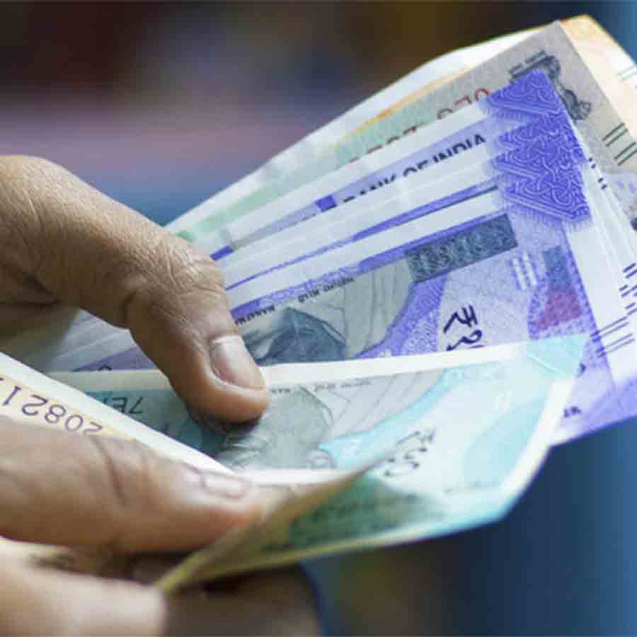 Complain against Railway police of money embezzlement