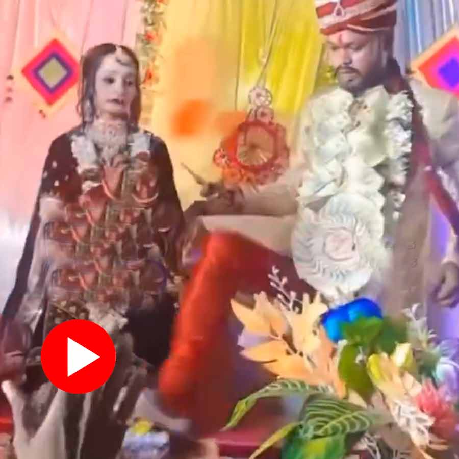 Video shows groom got angry after bride refuse to eat cake in wedding