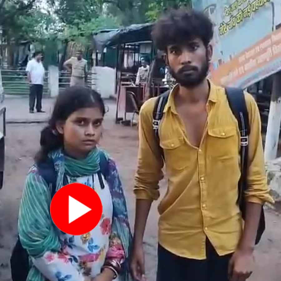 Video shows woman tries to elope with boyfriend whom she met online during playing Pubg in Uttar Pradesh