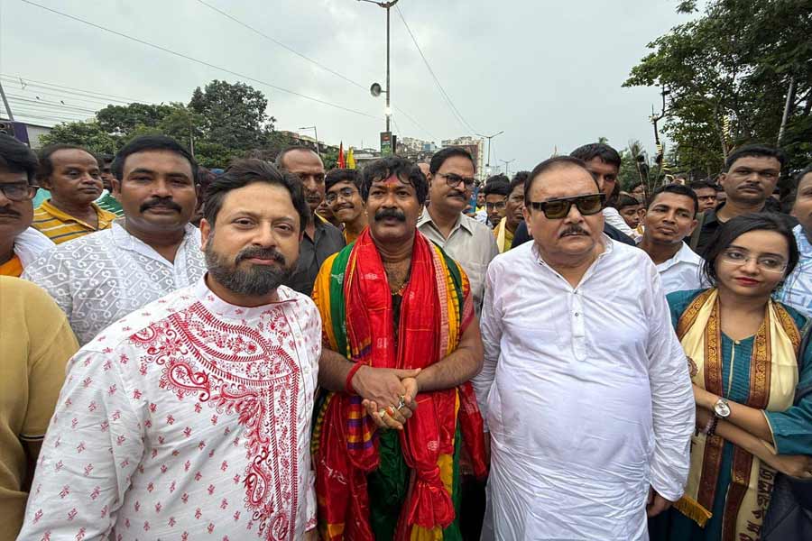 একসঙ্গে রথ টানলেন শিবপ্রসাদ- বিধায়ক মদন।