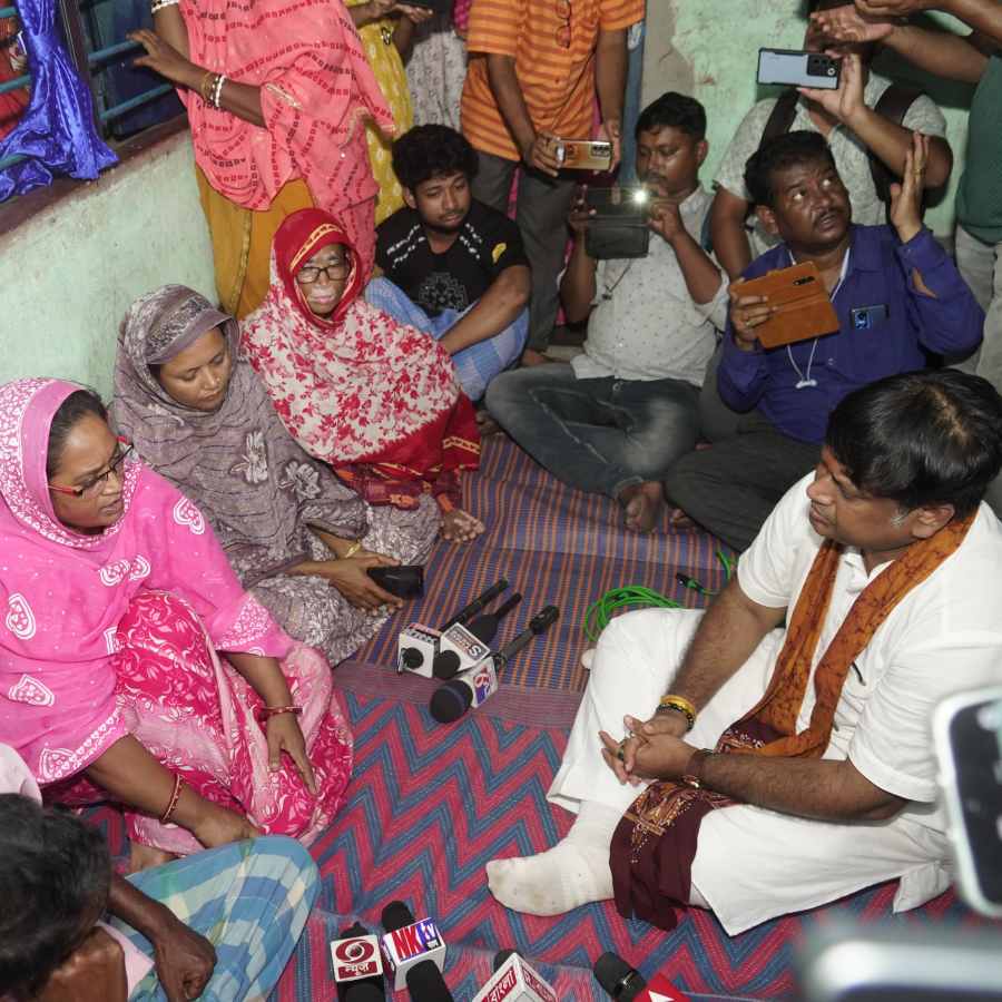 Family of Kaliganj minor\\\\\\\\\\\\\\\\\\\\\\\\\\\\\\\\\\\\\\\\\\\\\\\\\\\\\\\\\\\\\\\\\\\\\\\\\\\\\\\\\\\\\\\\\\\\\\\\\\\\\\\\\\\\\\\\\\\\\\\\\\\\\\\'s girl alleges negligence in investigation against police