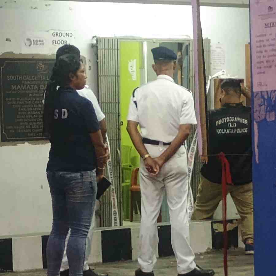 A forensic team went to the Crime scene on Friday afternoon to investigate dgtl