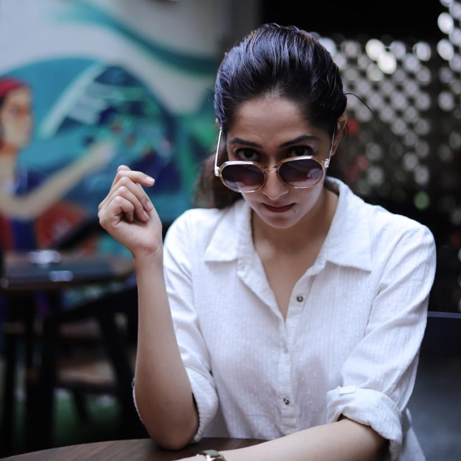 কেন প্রচার বিমুখ অমৃতা?