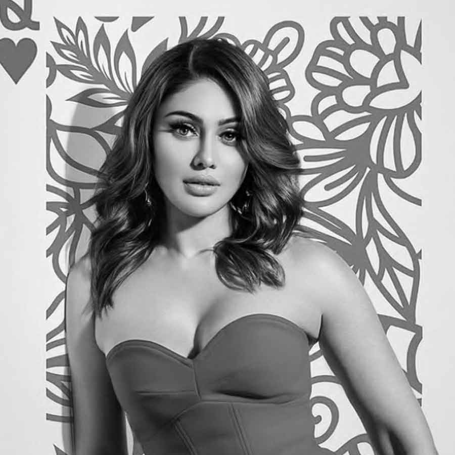 Shefali Jariwala's Mother and Husband Parag Tyagi Break Down Outside Andheri Hospital dgtl