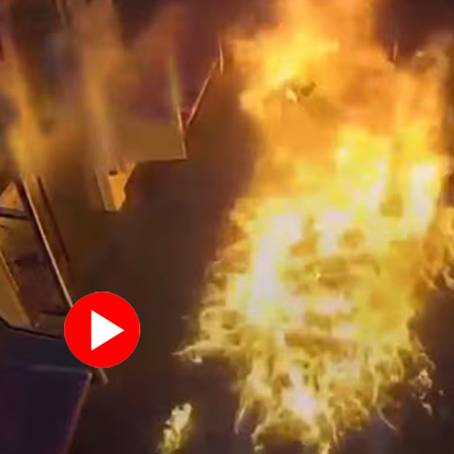 Police arrested old man for setting a fire on train