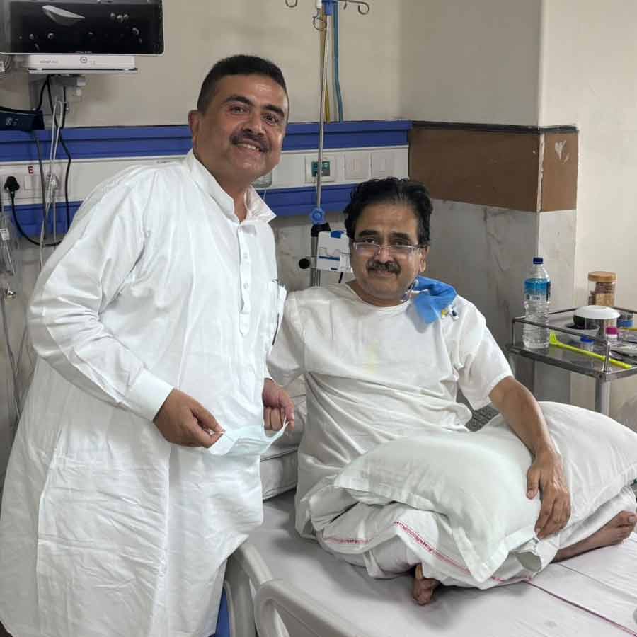 BJP MLA Suvendu Adhikari went to visit Abhijit Gangopadhyay in Delhi hospital dgtl