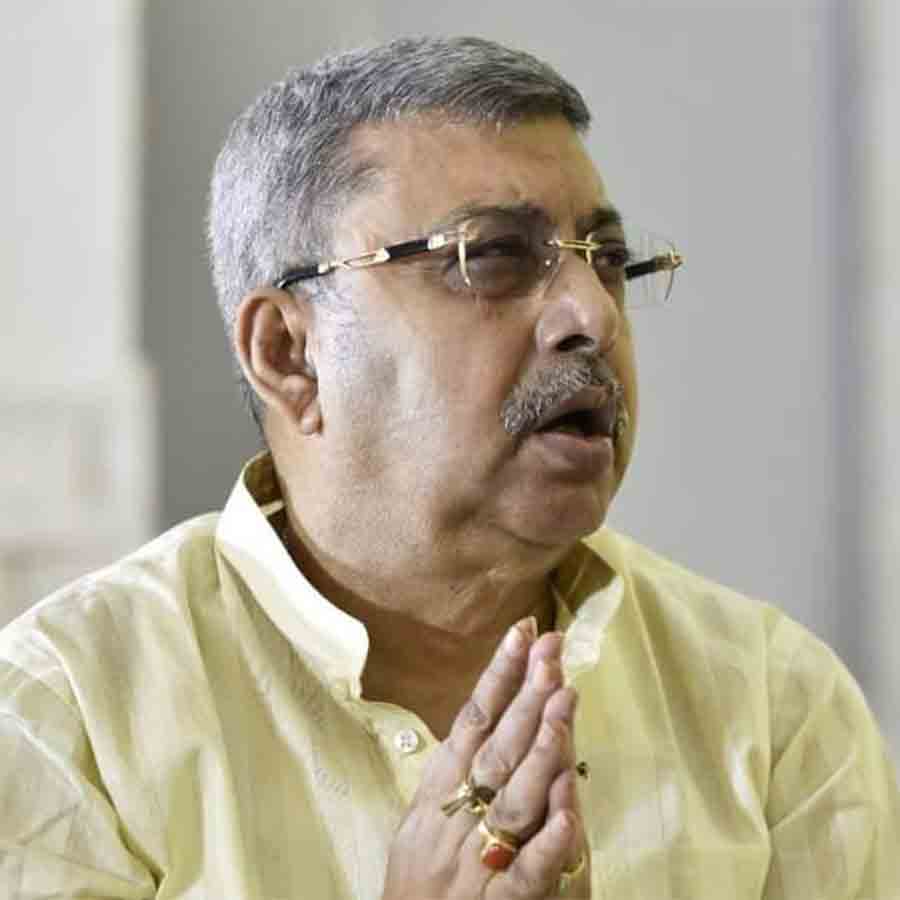 Kalyan Banerjee regrets for bad comments to Mamata Banerjee and again attacks Mahua Moitra dgtld
