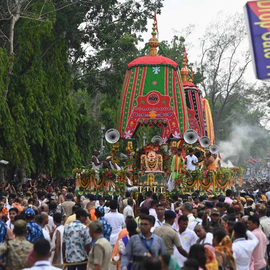 Controversy over image of chariot pulling in sandals during Rath Yatra