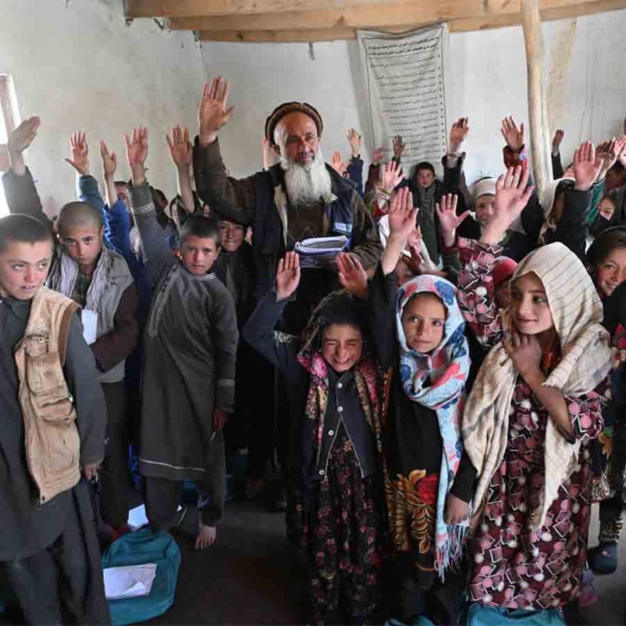 জীবনদৃশ্য: চিলাকাণ্ড গ্রামের ইসলামিক বিদ্যালয়ে শিক্ষার্থীরা। 