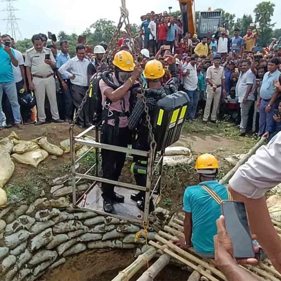 2 dead bodies were recovered from well at Jamuria