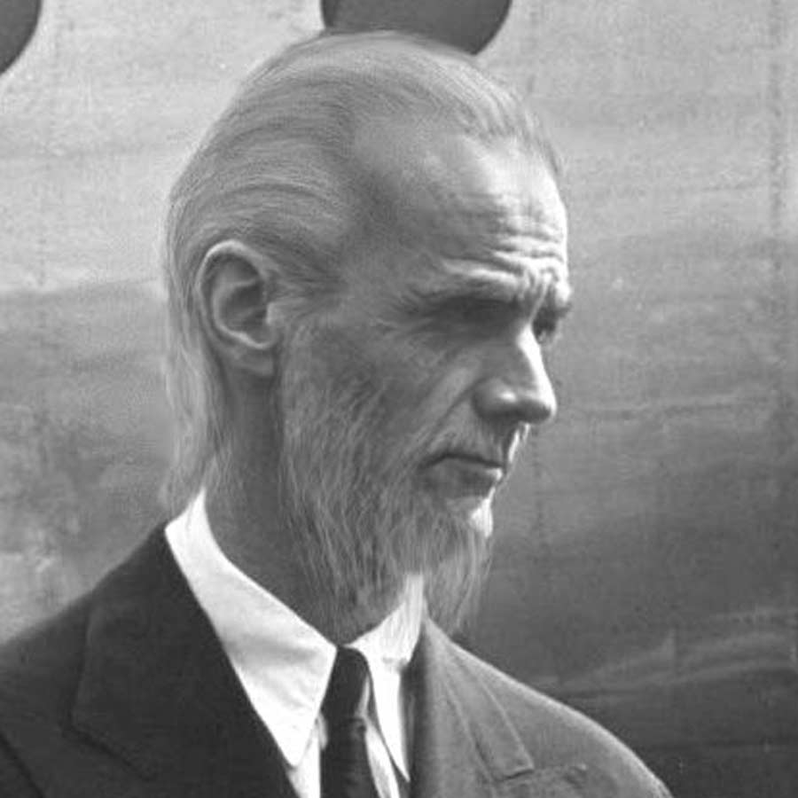 All need to know about American billionaire Inventor Howard Hughes