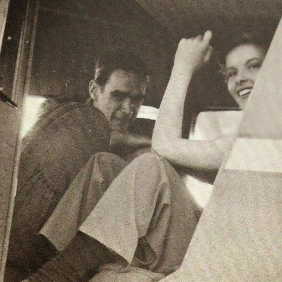 All need to know about American billionaire Inventor Howard Hughes