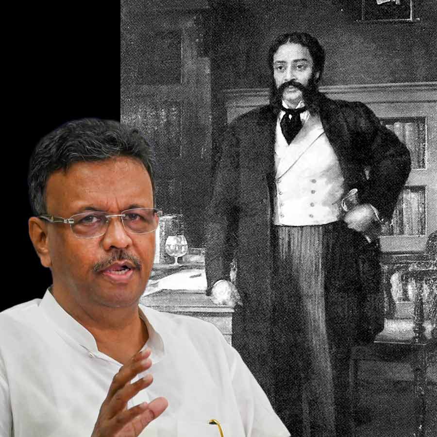 Mayor Firhad Hakim announces on the poet Michael Madhusudan Dutt's Khidirpur house will not be demolished dgtl