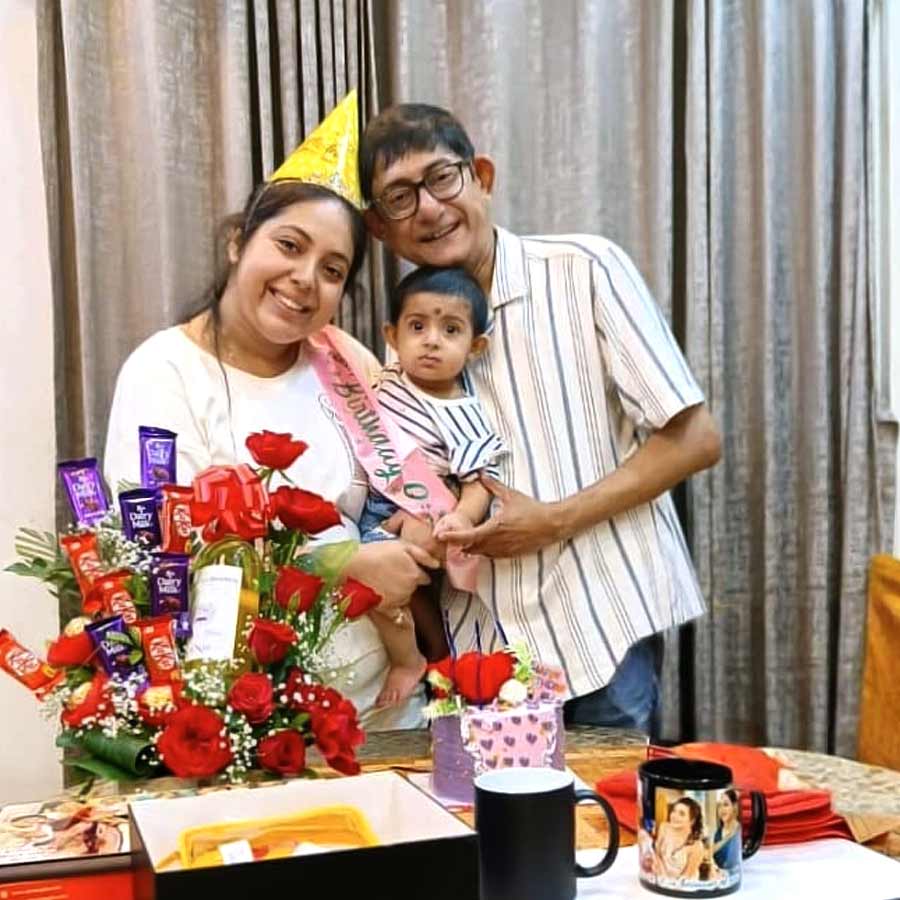 Actor Kanchan Mullick got emotional on wife Sreemoyee Chattorajl’s birthday dgtl