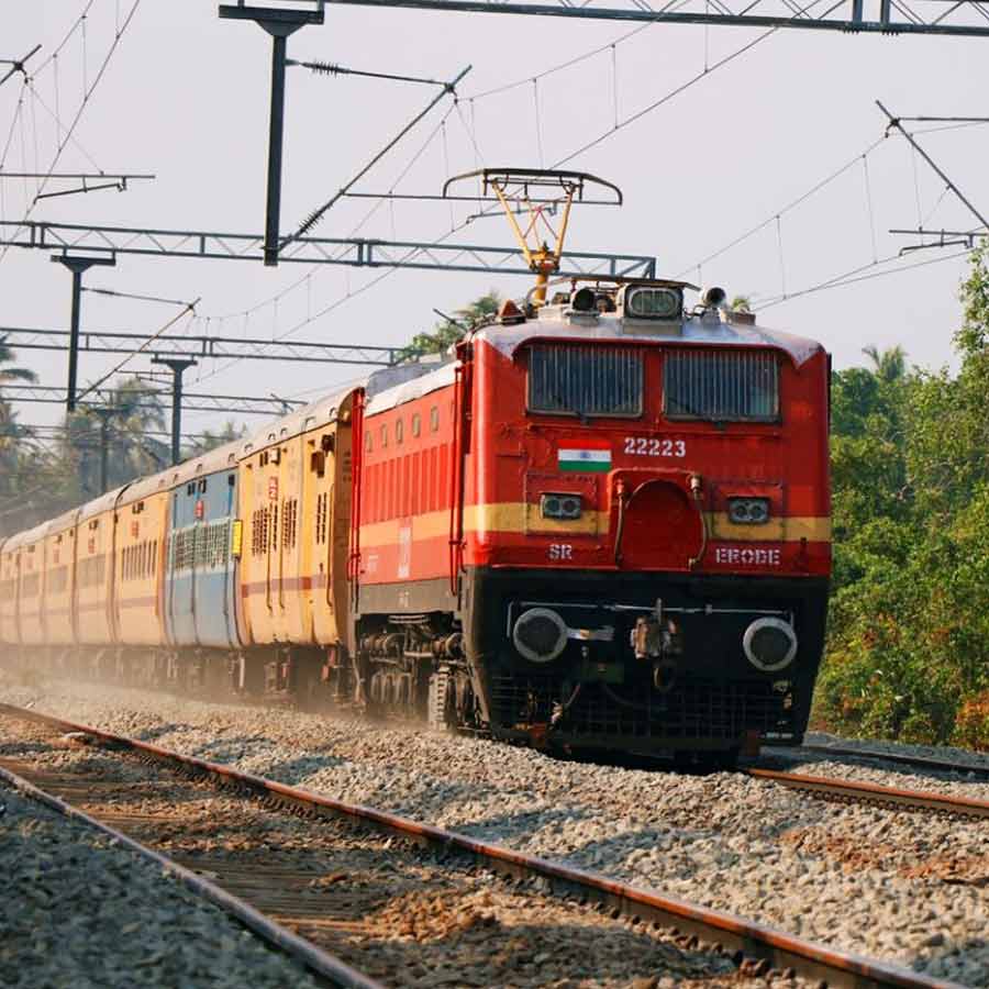 Train passenger attacked for protesting against rude behavior on Sealdah-bound down Ranaghat local train
