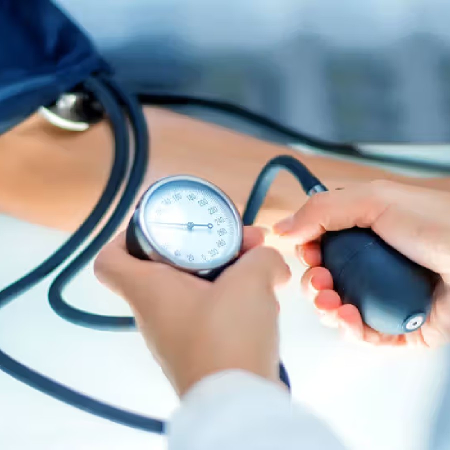 কী কী কারণে দ্রুত রক্তচাপ নেমে যেতে পারে?