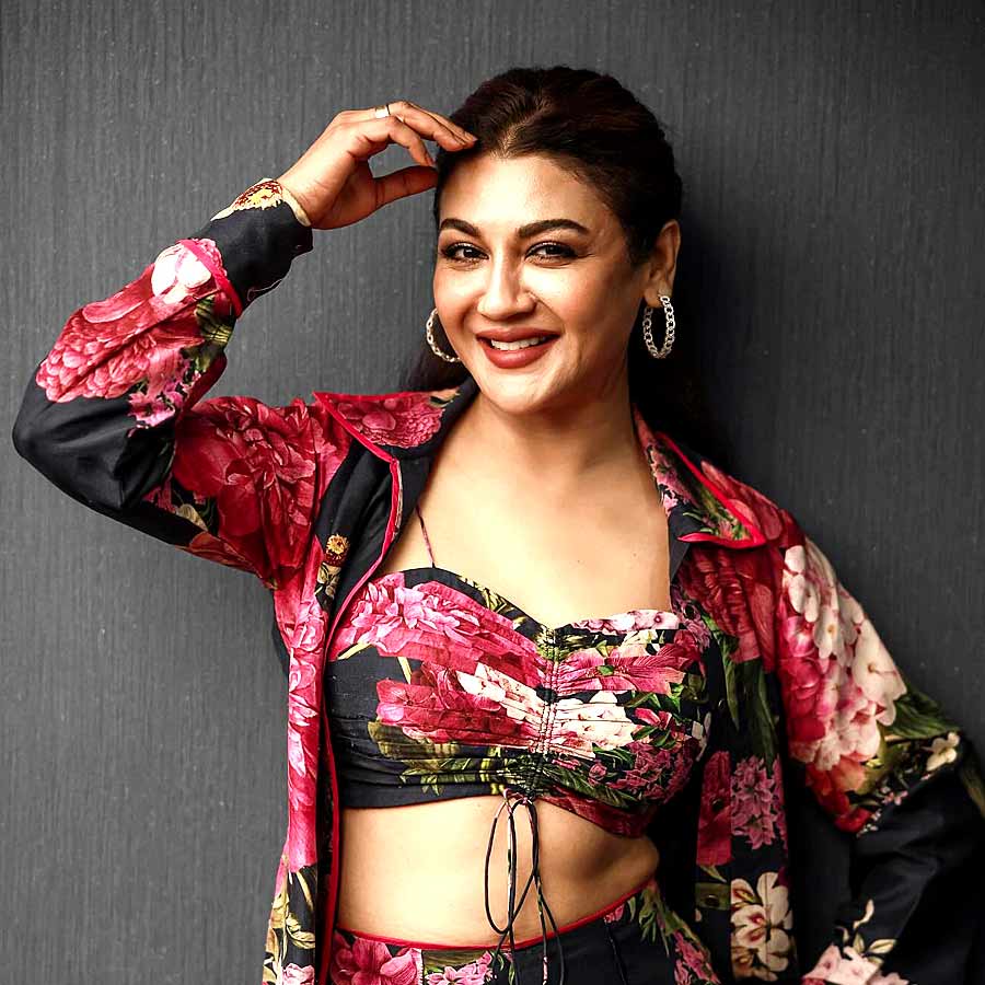 Dear Maa team celebrates actress Jaya Ahsan’s birthday on Monday dgtl