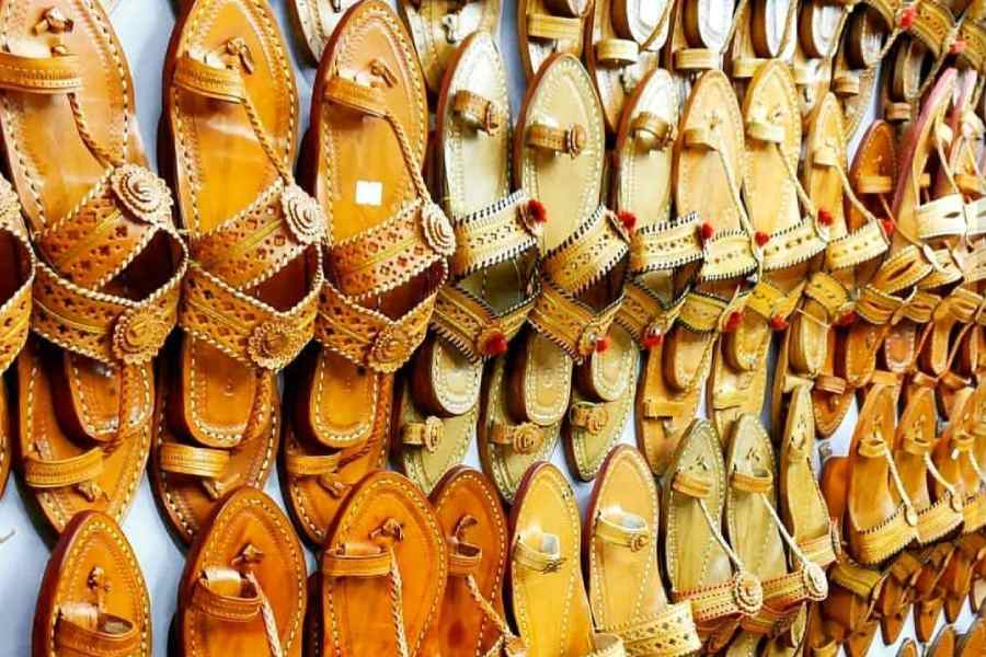 মহারাষ্ট্রের কোলহাপুরের বাজার থেকে সোজা মিলানের মার্জার সরণিতে।