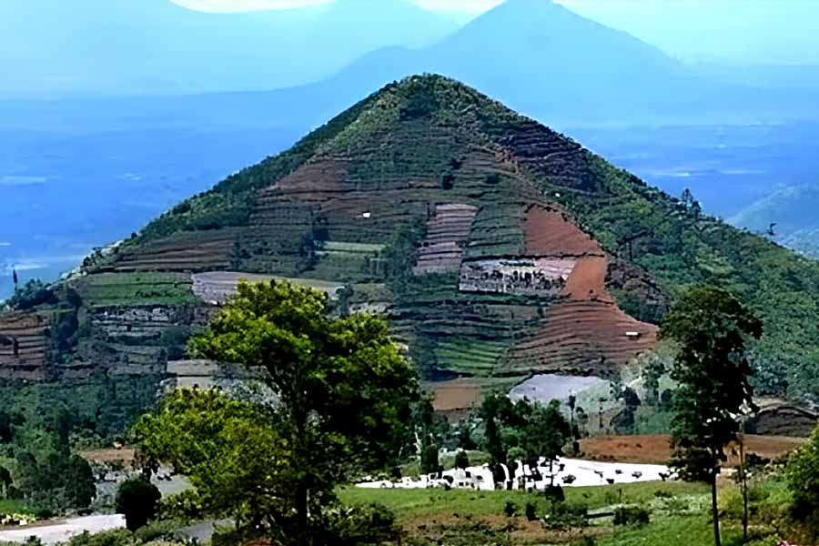 Gunung Padang pyramid in Indonesia raising doubts about whether the construction was man-made dgtl
