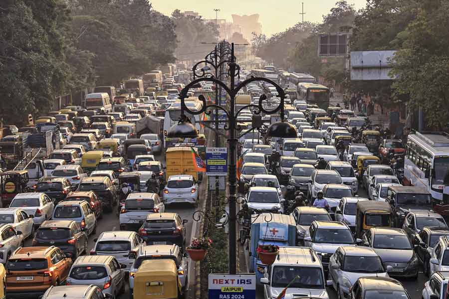 Delhi government announces anti-pollution measures, Minister said that no fuel to 15-year-old vehicles