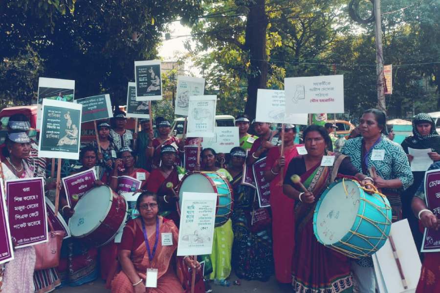 নারী দিবস উদ্‌যাপন মঞ্চের ডাকে পদযাত্রায় যোগ দিয়েছিল একাধিক সংগঠন। 