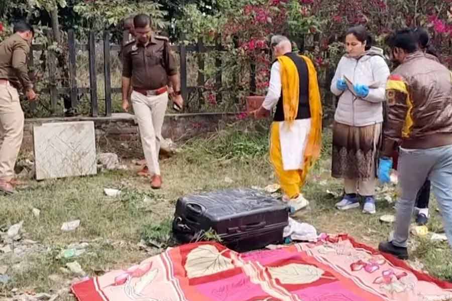 Mehndi in Hands, scarfs wrapped around neck, Woman's body found inside a trolley bag in Haryana dgtl