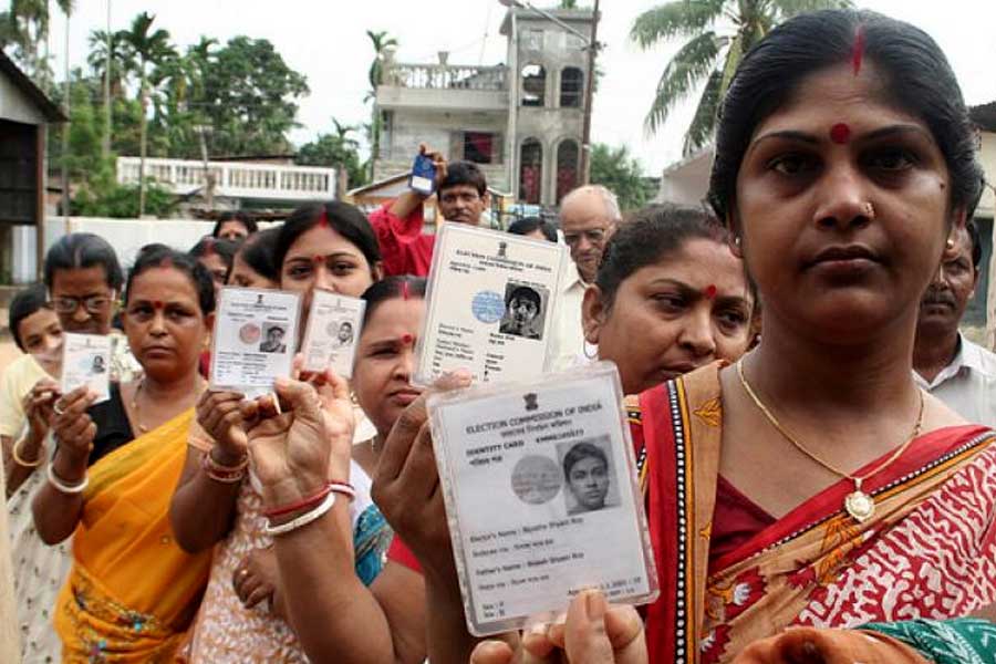 ভোটার তালিকা নিয়ে অভিযোগ, পাল্টা অভিযোগে সরগরম পশ্চিমবঙ্গের রাজনীতি। প্রতনিধিত্বমূলক ছবি।