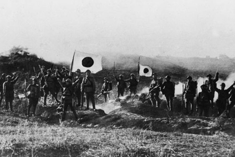 ১৯৪৫ সালে বিশ্বযুদ্ধ শেষ হওয়ার পর পৃথিবী জুড়ে ওঠে স্বাধীনতার আওয়াজ। ওই সময়ে ব্রিটেন ও ফ্রান্সের মতো ইউরোপের দেশগুলির ছিল সবচেয়ে বড় উপনিবেশ। দক্ষিণ-পূর্ব এশিয়ায় বিরাট সাম্রাজ্য তৈরি করে জাপান। কিন্তু, লড়াই থামার তিন থেকে চার বছরের মধ্যেই সে সব ভেঙে পড়ে। ফলে এশিয়া এবং আফ্রিকায় জন্ম হয় একগুচ্ছ নতুন রাষ্ট্রের।