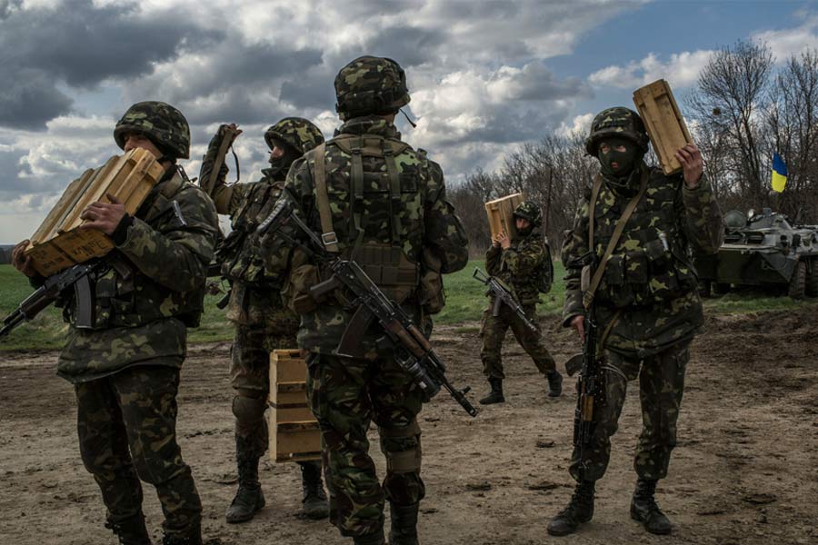 ২১ শতকের গোড়ার দিকে বিশ্ব মানচিত্রের তেমন কোনও পরিবর্তন অবশ্য লক্ষ করা যায়নি। কিন্তু, গত এক দশকে ফের দ্রুত গতিতে বদলাতে শুরু করেছে বিভিন্ন রাষ্ট্রের সীমা। ২০১৪ সালে ইউক্রেন থেকে ক্রিমিয়া ছিনিয়ে নেয় রাশিয়া। ২০২২ সালের ২৪ ফেব্রুয়ারি ফের এই প্রতিবেশী দেশটিকে আক্রমণ করে মস্কো, যার জেরে গত তিন বছর ধরে পূর্ব ইউরোপে চলছে যুদ্ধ।
