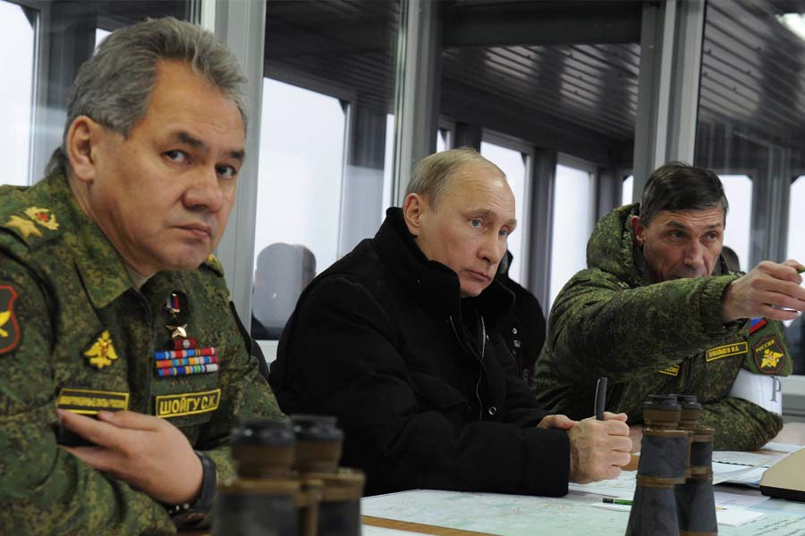 ইউক্রেনের ডোনেৎস্ক ও লুহানস্ক এলাকা (যাদের একত্রে ডনবাস বলা হয়) এবং খেরসন এবং জ়াপোরিজায়া ইতিমধ্যেই দখল করেছে রুশ ফৌজ। ২০২২ সালের সেপ্টেম্বরে সেখানে গণভোটের আয়োজন করে মস্কো। নির্বাচনের ফলাফল ক্রেমলিনের পক্ষে যাওয়ায় ওই ভূখণ্ডকে নিজের দেশের অবিচ্ছেদ্য অংশ বলে ঘোষণা করেন রুশ প্রেসিডেন্ট ভ্লাদিমির পুতিন।